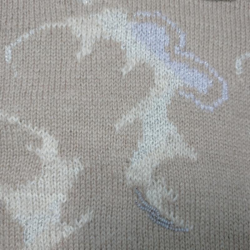 Техника вязания на спицах, орнамент сиреневое пёрышко.