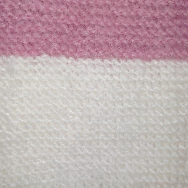 Техника вязания на спицах, лицевыми петлями.