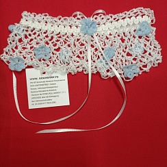 Свадебные аксессуары для невесты:  подвязка «Незабудки» в подарочной упаковке. Вес: 60 г, длина – 70 мм. Материал/ Инструмент: хлопчатобумажные нити, жемчуг искусственный/ крючок. Ручная работа с использованием техники вязания крючком. Цвет: белый.