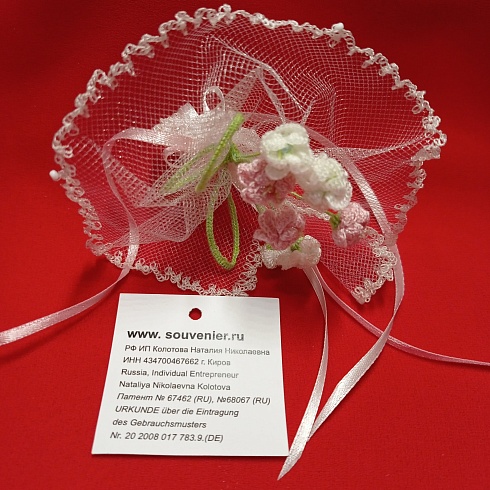 Свадебные аксессуары для жениха:  бутоньерка «Яблоневый цвет». Вес: 30 г, длина*ширина = 70*70 мм. Материал/ Инструмент: шёлковые нити, бисер/ крючок. Ручная работа с использованием техники вязания крючком. Цвет: белый, розовый. 