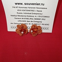 Дизайнерские украшения из "Жемчуг Swarovski elements": серьги (пусеты – гвоздики) с добавлением натуральных камней «Серия цветов». Вес: 15 г Материал: "Жемчуг Swarovski elements" диаметр - 3 мм, янтарь, шёлковые нити. Ручная работа техника вязания крючком