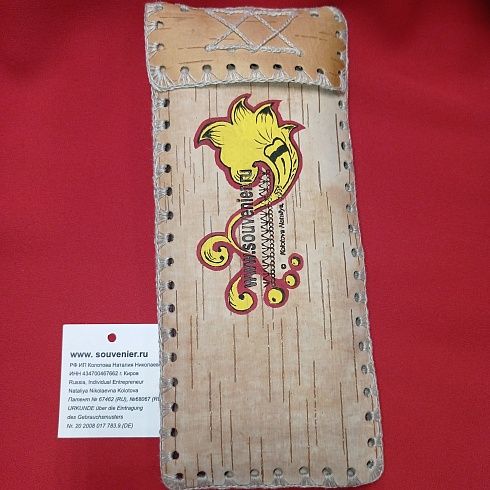 Изделия из бересты для имиджа: футляр для очков «Единица» с внутренним чехлом. Вес: 350 г, длина*ширина = 210*90 мм. Материал/ Инструмент: береста, льняные нити, темпера  / крючок, роспись. Ручная работа с использованием техники вязания крючком. 