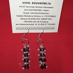 Дизайнерские украшения из натуральных камней: серьги (швензы) «Металлическая пластина с гранатом». Вес: 20 г, длина – 60 мм. Материал: гранат, бисер, металл. Цвет: бордовый, голубой.