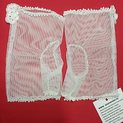 Свадебные аксессуары для невесты: перчатки «Бисерная змейка» с открытыми пальчиками. Вес: 100 г, длина*ширина = 130*80 мм. Материал/ Инструмент: шёлковые нити, бисер/ крючок. Ручная работа с использованием техники вязания крючком. Цвет: белый.