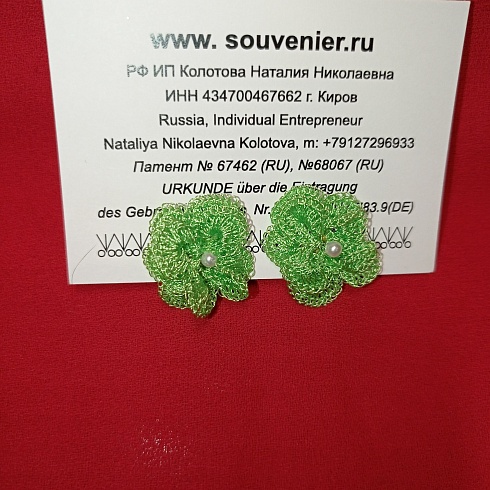 Дизайнерские украшения из "Жемчуг Swarovski elements": серьги (пусеты – гвоздики) «Цветок». Вес: 10 г, диаметр – 150 мм. Материал: "Жемчуг Swarovski elements" диаметр - 3 мм, шёлковые нити. Ручная работа с использованием техники вязания крючком.