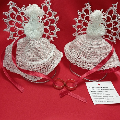 Свадебные аксессуары для новобрачных: сувениры «Ангелы «Любви» - 2 шт. Вес - 1 шт.: 100 г, высота сувенира = 130 мм. Материал/ Инструмент: шёлковые нити, медная проволока/ крючок. Ручная работа с использованием техники вязания крючком и фриволите.