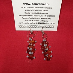 Дизайнерские украшения из натуральных камней: серьги (швензы) «Металлическая пластина с янтарём». Вес: 20 г, длина – 60 мм. Материал: янтарь, бисер, металл. Цвет: оранжевый, голубой.