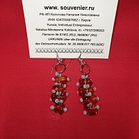 Дизайнерские украшения из натуральных камней: серьги (швензы) «Металлическая пластина с янтарём». Вес: 20 г, длина – 60 мм. Материал: янтарь, бисер, металл. Цвет: оранжевый, голубой.